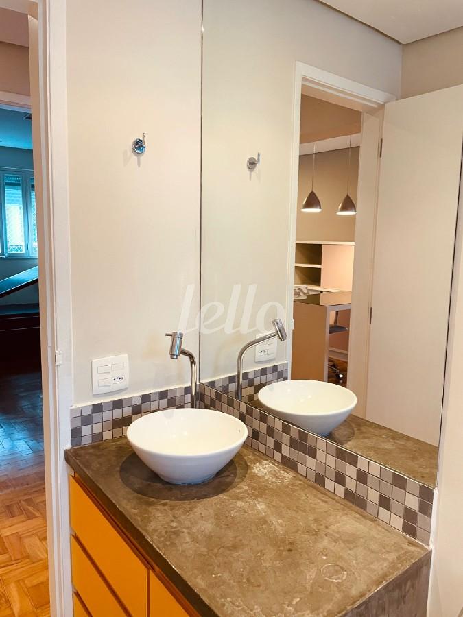 BANHEIRO de Apartamento à venda, Padrão com 70 m², 1 quarto e em Vila Mariana - São Paulo