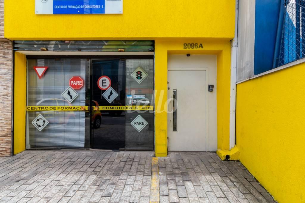 FACHADA de Casa para alugar, sobrado com 100 m², e em Vila Nova Conceição - São Paulo