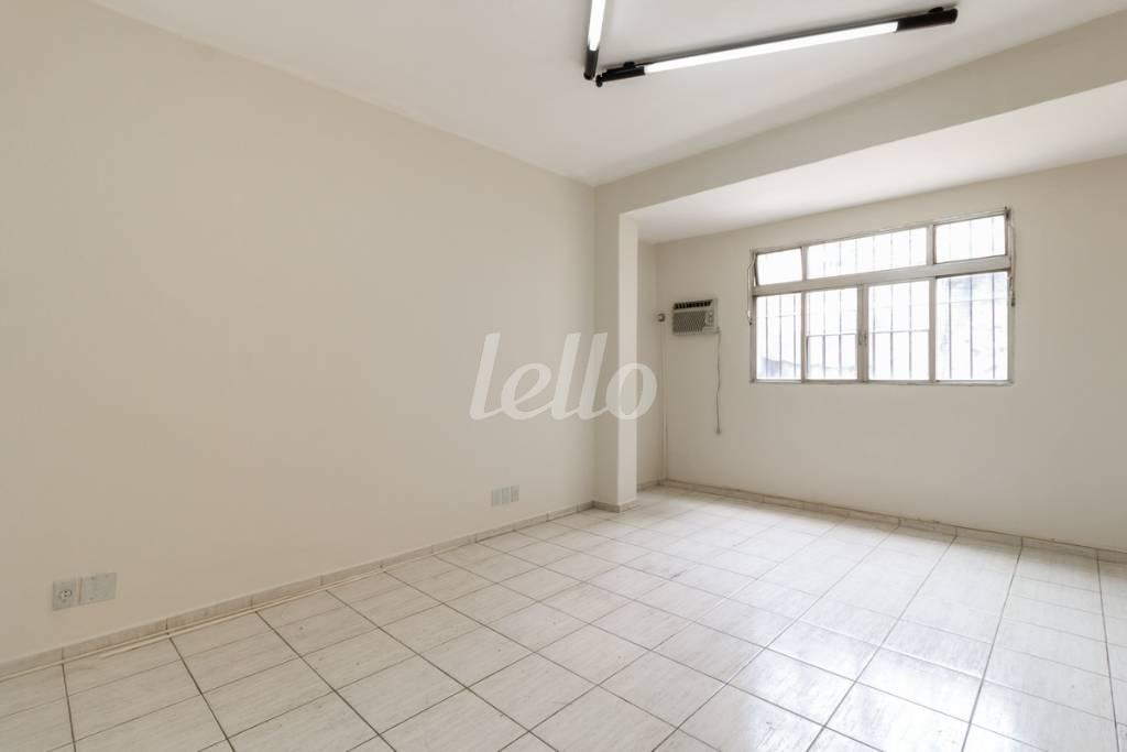 SALA 3 de Casa para alugar, sobrado com 100 m², e em Vila Nova Conceição - São Paulo