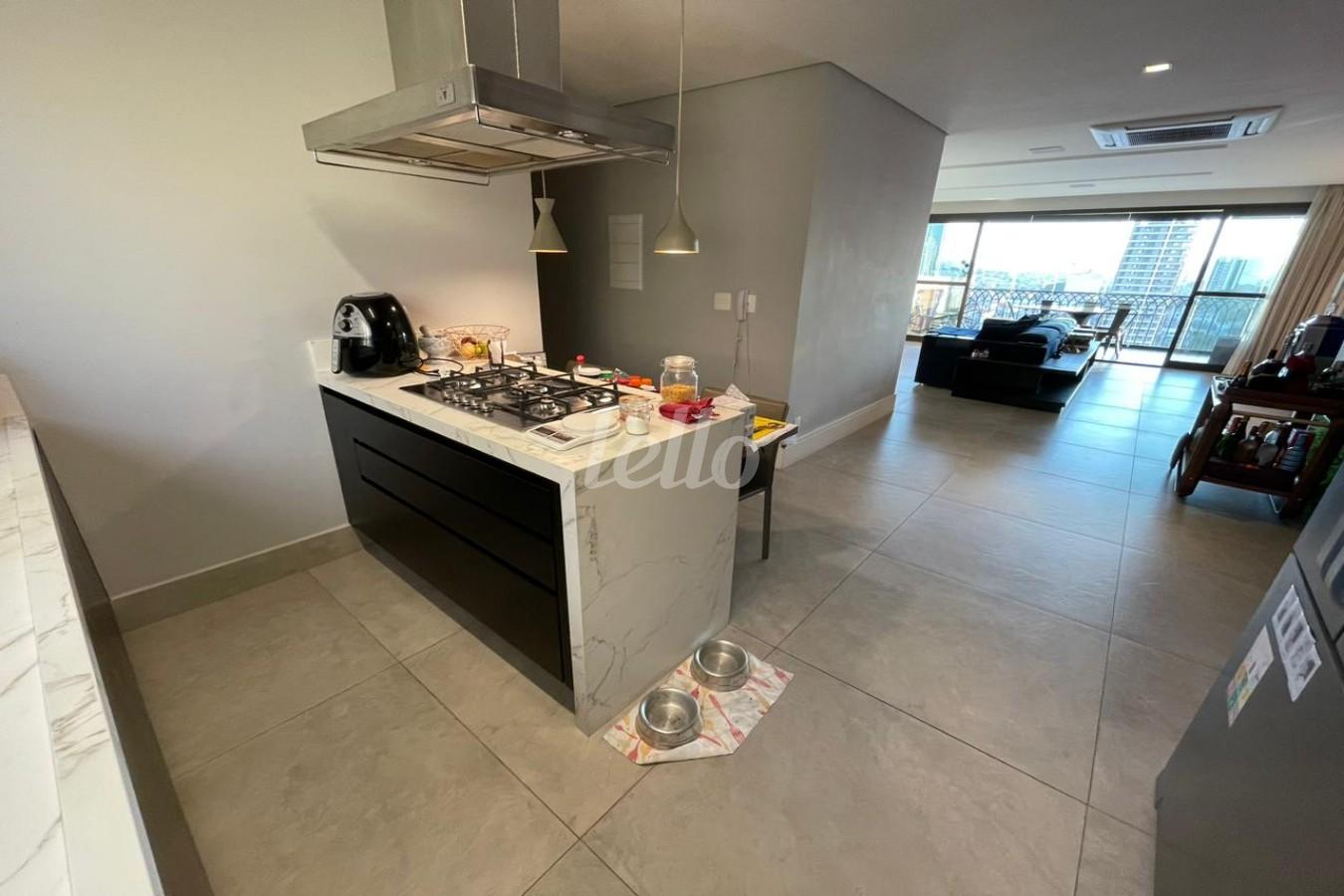 COZINHA de Apartamento à venda, Padrão com 195 m², 4 quartos e 4 vagas em Vila Gomes Cardim - São Paulo