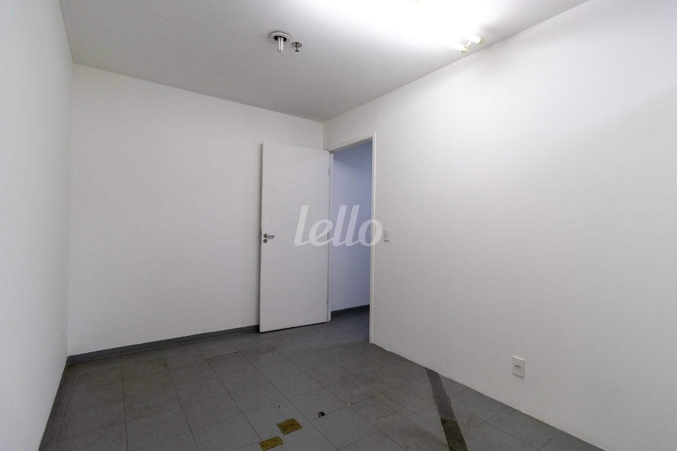 SALA de Sala / Conjunto para alugar, Padrão com 45 m², e 1 vaga em Vila Mariana - São Paulo