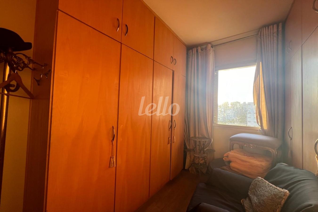 DORMITÓRIO de Apartamento à venda, Padrão com 50 m², 2 quartos e em Cerqueira César - São Paulo