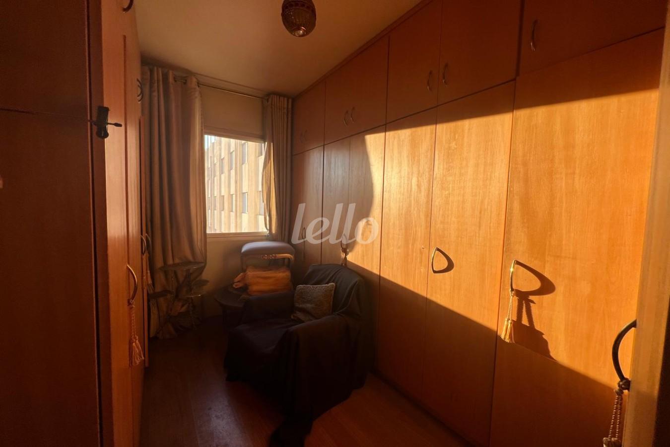 DORMITÓRIO de Apartamento à venda, Padrão com 50 m², 2 quartos e em Cerqueira César - São Paulo