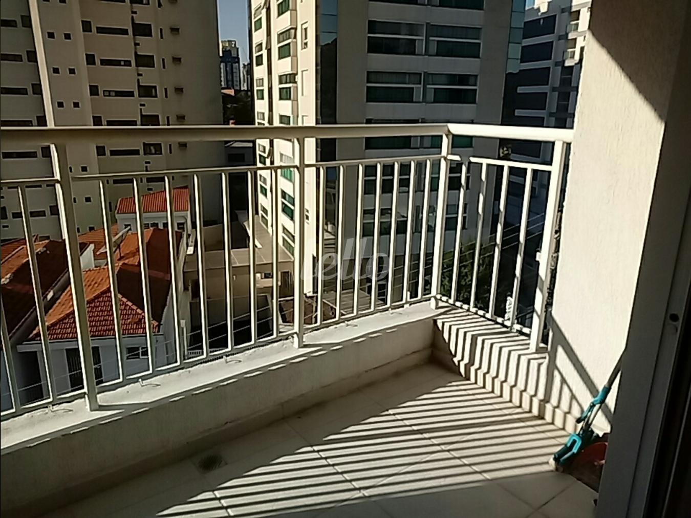 4-SACADA-001.JPG de Apartamento para alugar, Padrão com 64 m², 2 quartos e 1 vaga em Santo Amaro - São Paulo