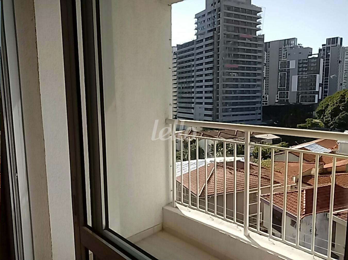 4-SACADA-002.JPG de Apartamento para alugar, Padrão com 64 m², 2 quartos e 1 vaga em Santo Amaro - São Paulo