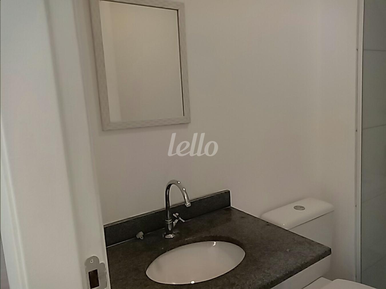 6-BANHEIRO-002.JPG de Apartamento para alugar, Padrão com 64 m², 2 quartos e 1 vaga em Santo Amaro - São Paulo