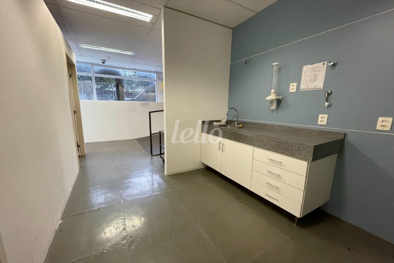 ANDAR de Sala / Conjunto para alugar, Padrão com 3493 m², e 86 vagas em Lapa - São Paulo