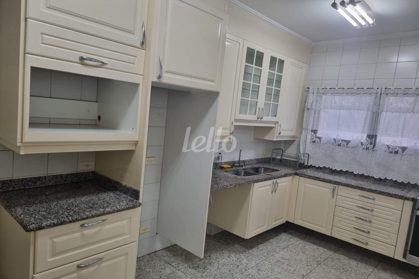 COZINHA de Apartamento à venda, Padrão com 130 m², 3 quartos e 3 vagas em Jardim São Paulo - São Paulo