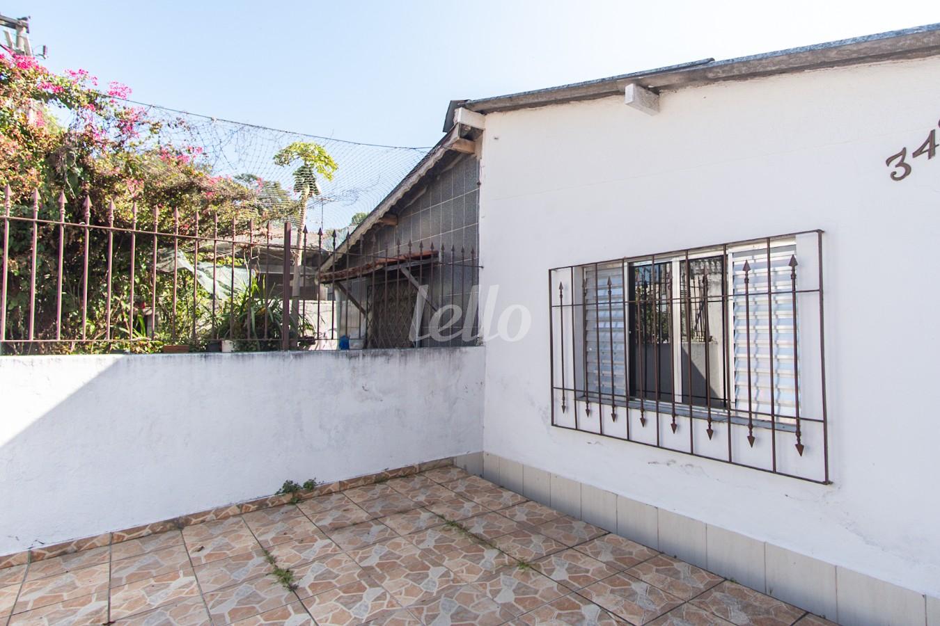 GARAGEM de Casa para alugar, térrea com 78 m², 1 quarto e 1 vaga em Vila Nova Mazzei - São Paulo