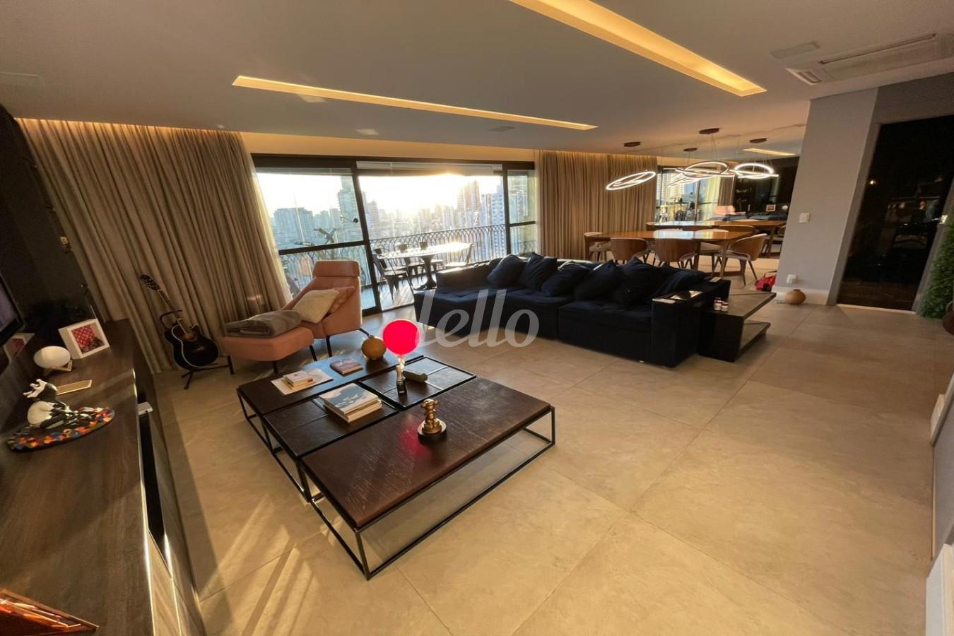 SALA de Apartamento à venda, Padrão com 195 m², 4 quartos e 4 vagas em Vila Gomes Cardim - São Paulo