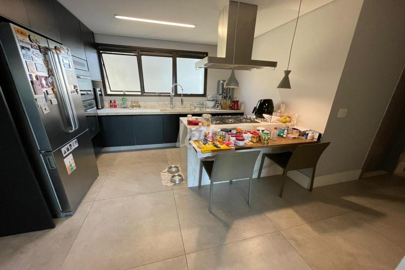 COZINHA de Apartamento à venda, Padrão com 195 m², 4 quartos e 4 vagas em Vila Gomes Cardim - São Paulo