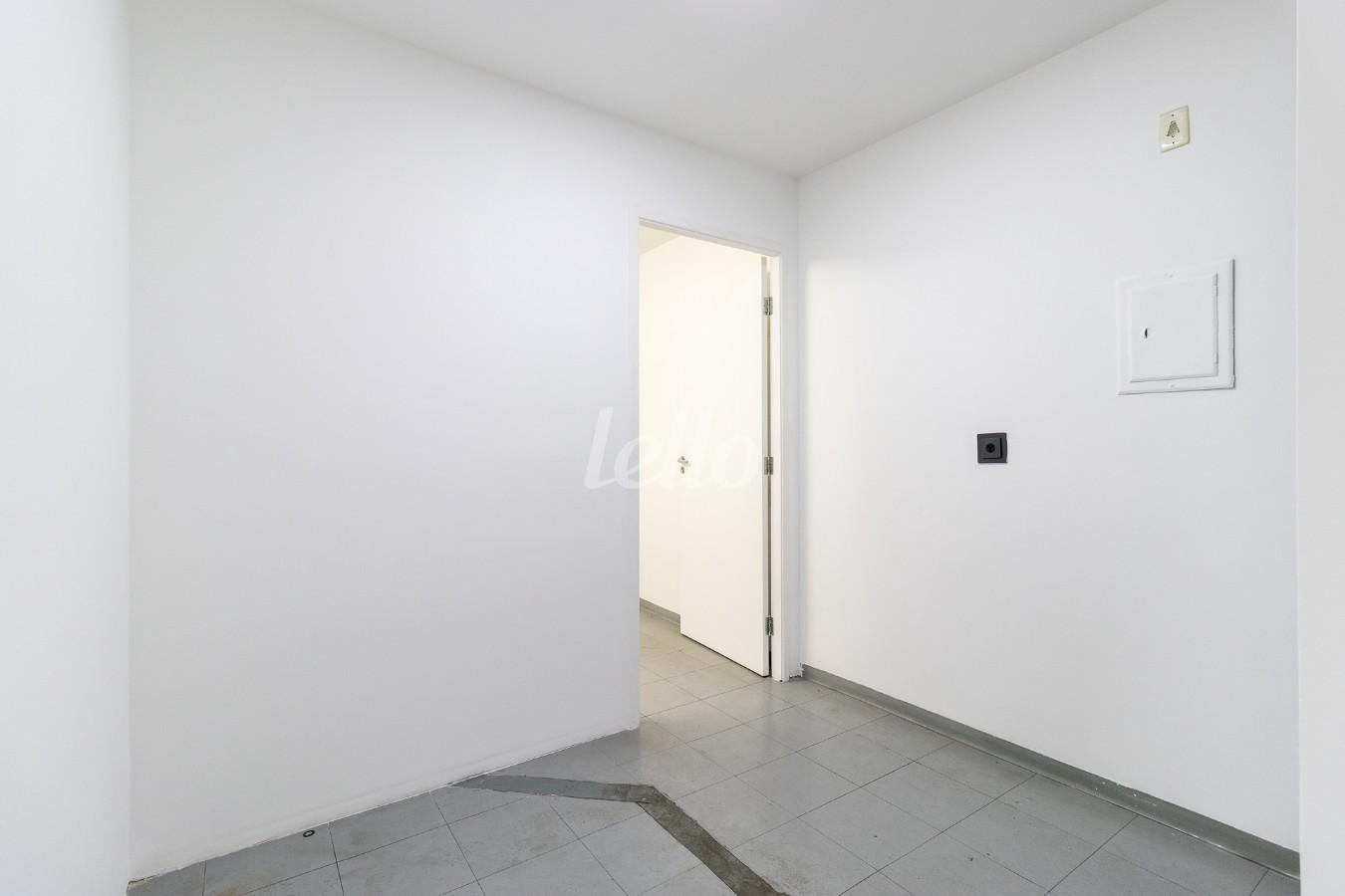 SALA de Sala / Conjunto para alugar, Padrão com 45 m², e 1 vaga em Vila Mariana - São Paulo