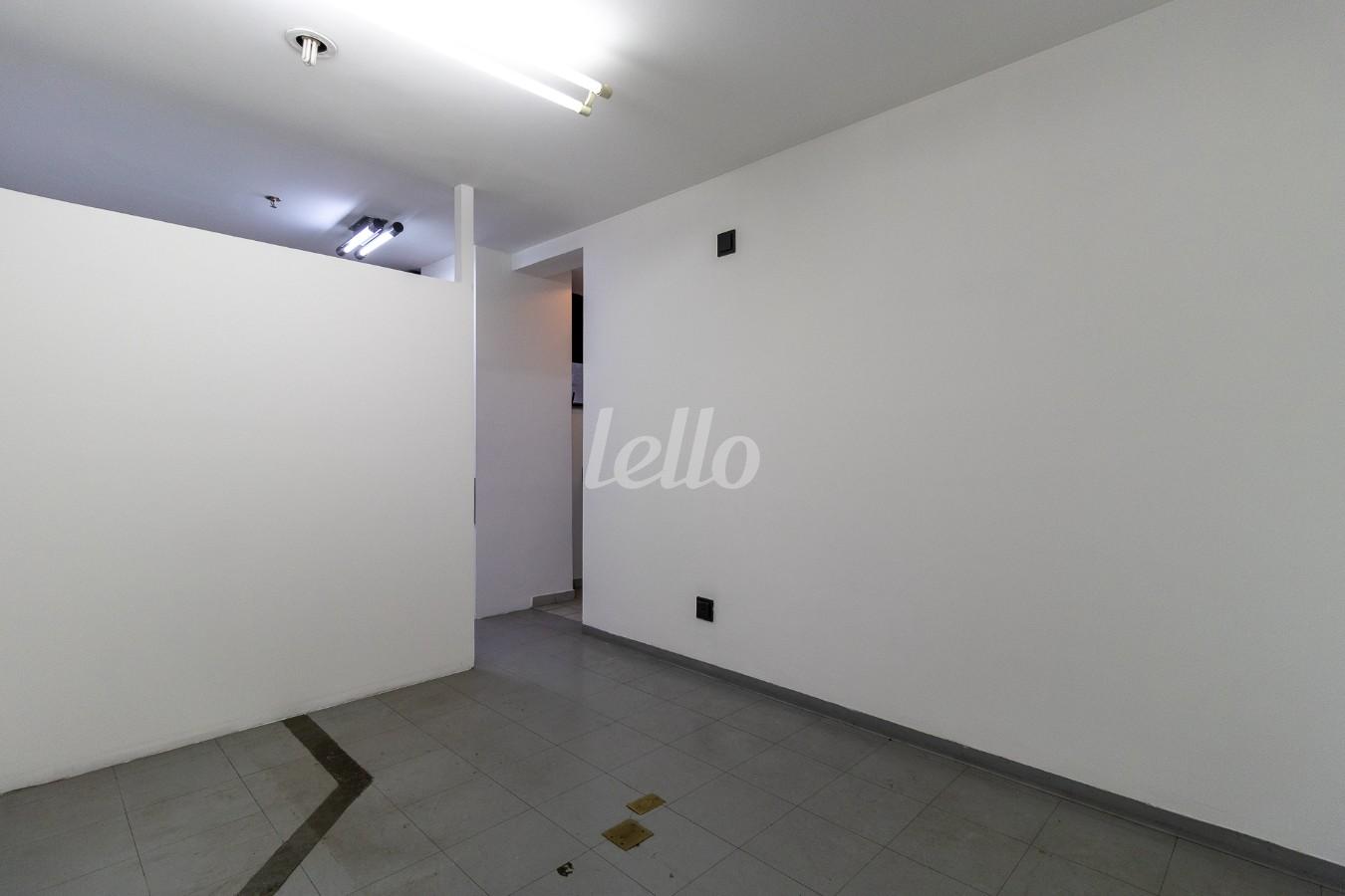 SALA de Sala / Conjunto para alugar, Padrão com 45 m², e 1 vaga em Vila Mariana - São Paulo