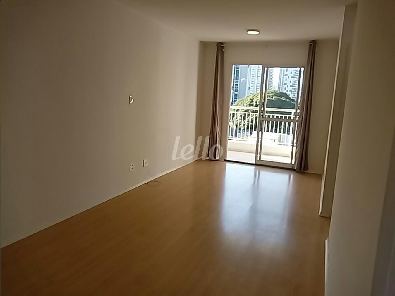 1-SALA-001.JPG de Apartamento para alugar, Padrão com 64 m², 2 quartos e 1 vaga em Santo Amaro - São Paulo