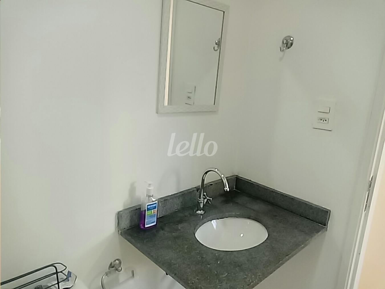 8-BANHEIRO SUÍTE-002.JPG de Apartamento para alugar, Padrão com 64 m², 2 quartos e 1 vaga em Santo Amaro - São Paulo