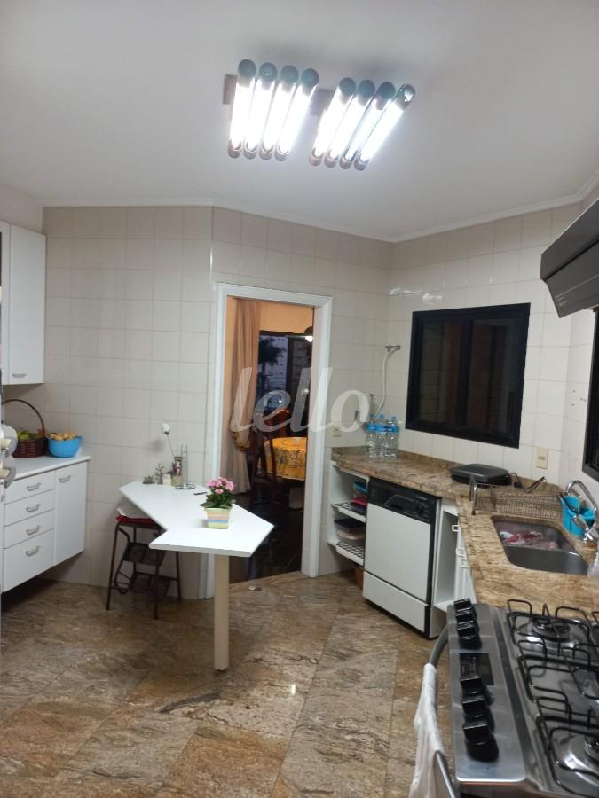 COZINHA de Apartamento para alugar, Padrão com 190 m², 3 quartos e 3 vagas em Vila Uberabinha - São Paulo