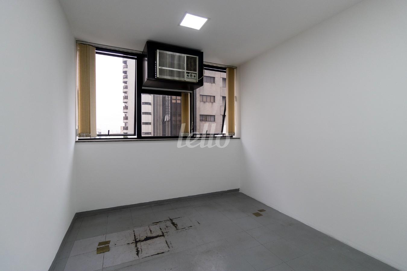 SALA de Sala / Conjunto para alugar, Padrão com 45 m², e 1 vaga em Vila Mariana - São Paulo