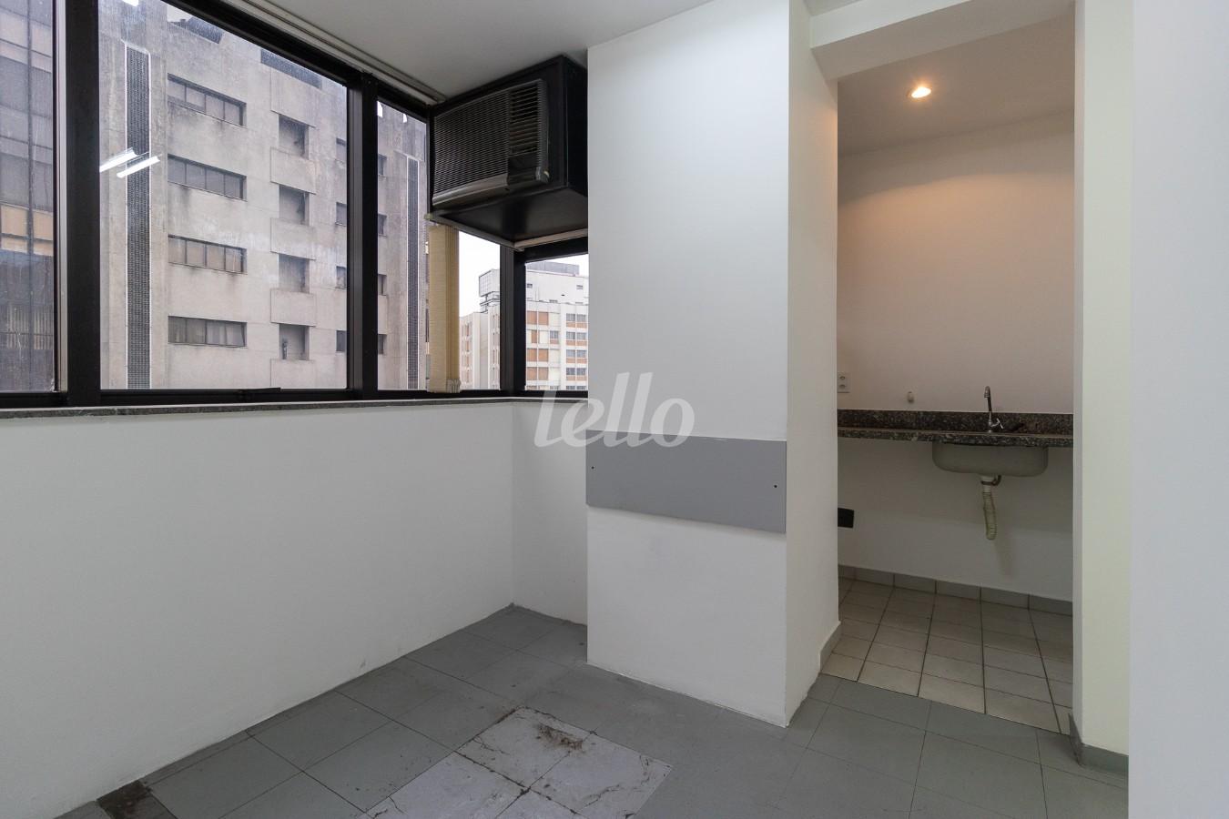 SALA de Sala / Conjunto para alugar, Padrão com 45 m², e 1 vaga em Vila Mariana - São Paulo