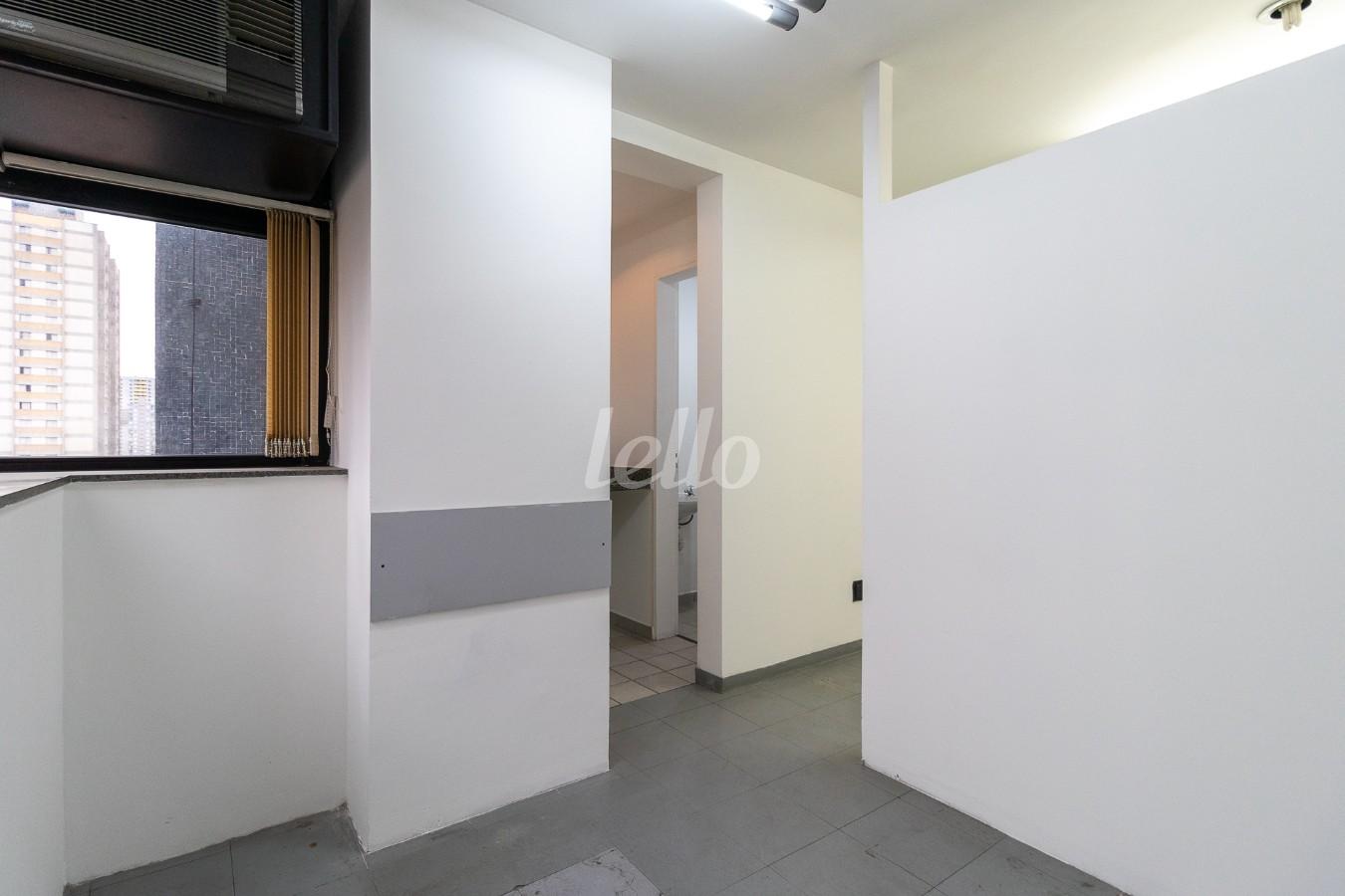 SALA de Sala / Conjunto para alugar, Padrão com 45 m², e 1 vaga em Vila Mariana - São Paulo