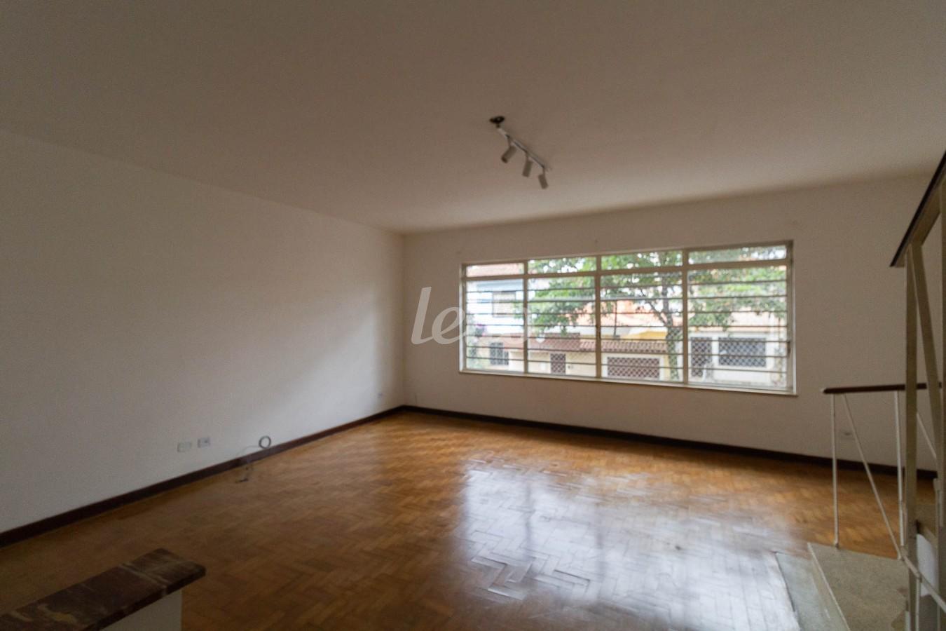 SALA de Casa para alugar, sobrado com 150 m², 3 quartos e 1 vaga em Vila Prudente - São Paulo