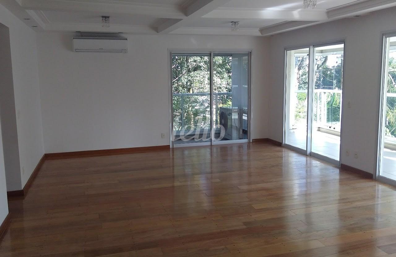 SALA de Apartamento para alugar, Padrão com 246 m², 4 quartos e 4 vagas em Chácara Santo Antônio - São Paulo