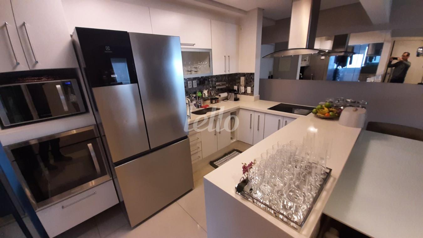 COZINHA de Apartamento à venda, Padrão com 97 m², 2 quartos e 2 vagas em Vila Bertioga - São Paulo