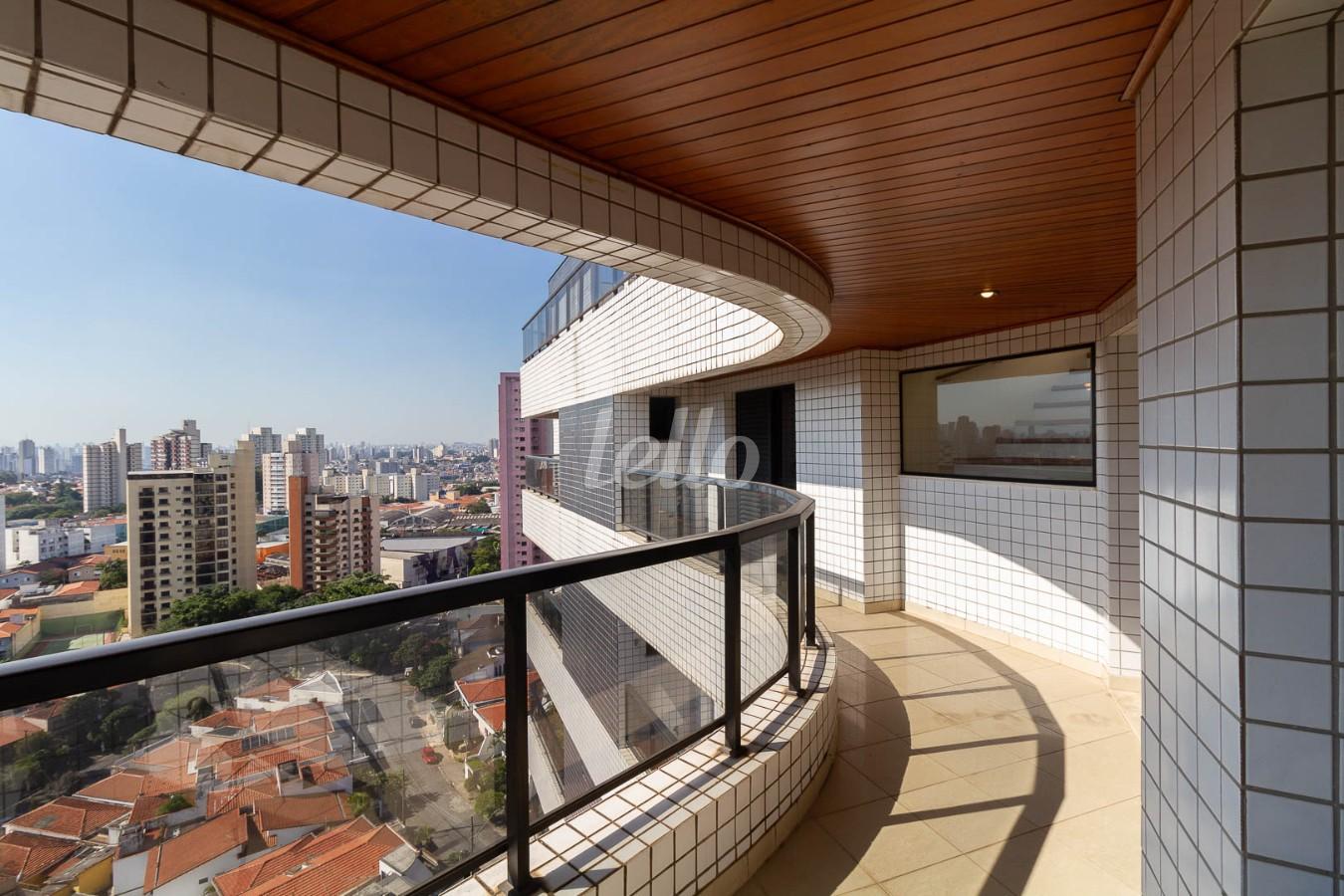 VARANDA de Apartamento para alugar, cobertura - Padrão com 340 m², 4 quartos e 5 vagas em Bosque da Saúde - São Paulo