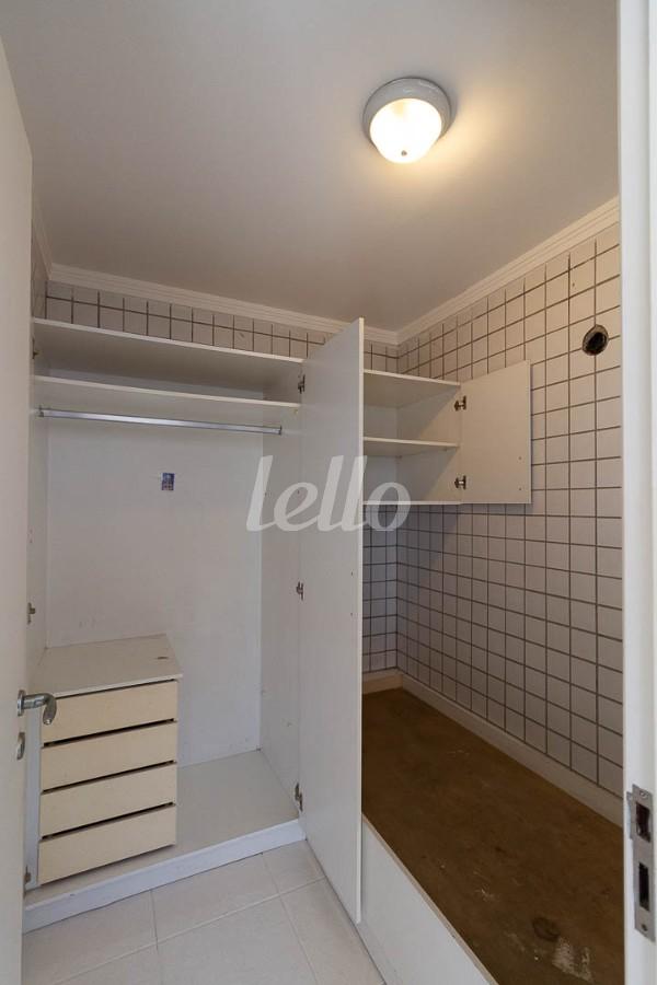 DORMITORIO DE SERVIÇO de Apartamento para alugar, cobertura - Padrão com 340 m², 4 quartos e 5 vagas em Bosque da Saúde - São Paulo