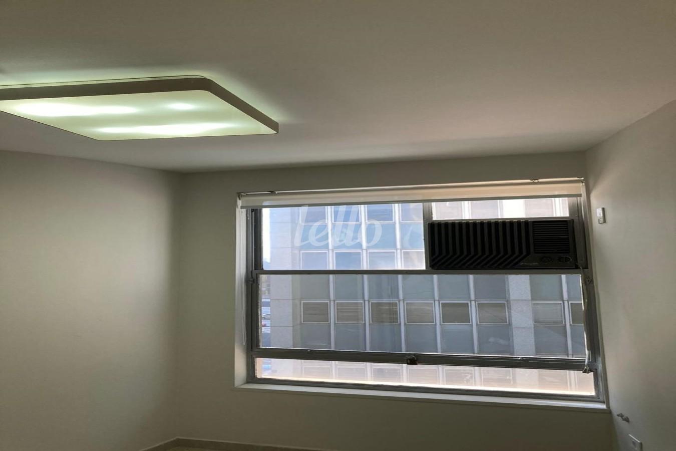 SALA de Sala / Conjunto para alugar, Padrão com 60 m², e em Centro - São Paulo