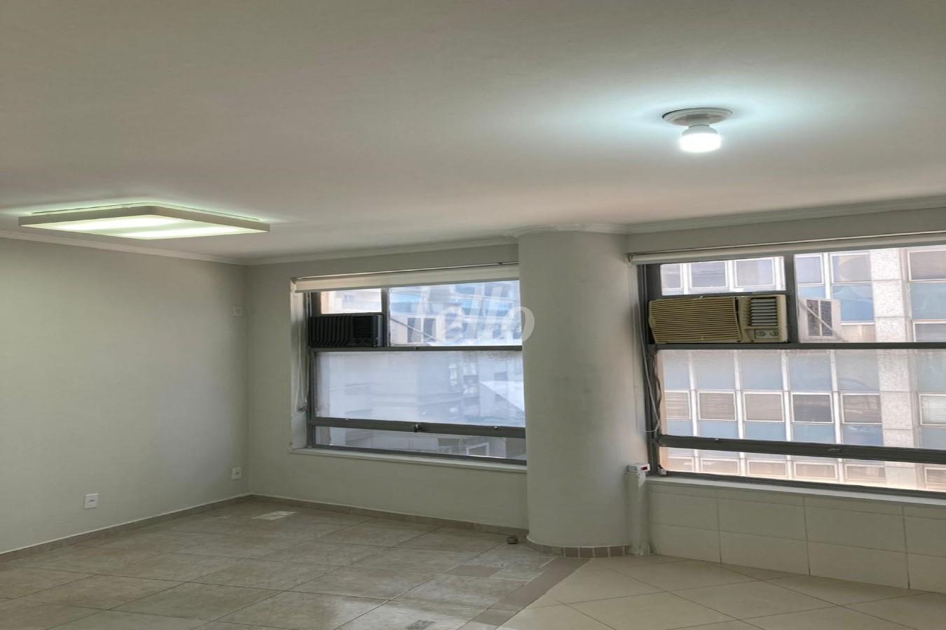 SALA de Sala / Conjunto para alugar, Padrão com 60 m², e em Centro - São Paulo