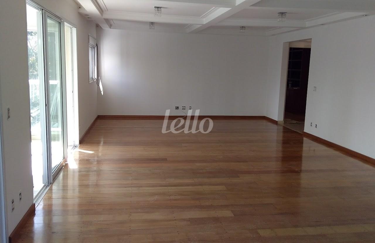 SALA de Apartamento para alugar, Padrão com 246 m², 4 quartos e 4 vagas em Chácara Santo Antônio - São Paulo