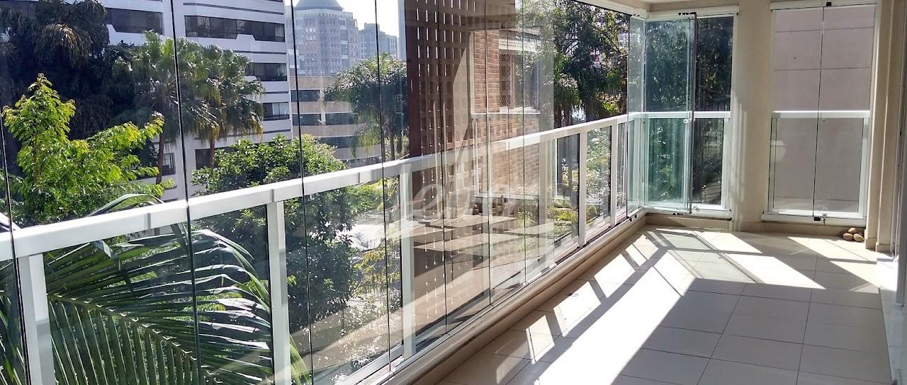 VARANDA de Apartamento para alugar, Padrão com 246 m², 4 quartos e 4 vagas em Chácara Santo Antônio - São Paulo