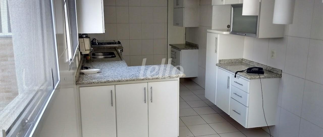 COZINHA de Apartamento para alugar, Padrão com 246 m², 4 quartos e 4 vagas em Chácara Santo Antônio - São Paulo