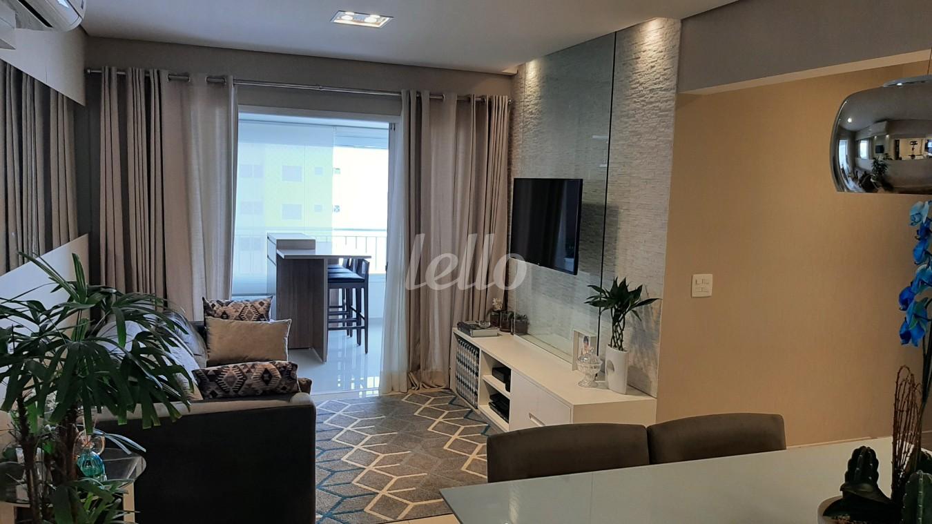 SALA de Apartamento à venda, Padrão com 97 m², 2 quartos e 2 vagas em Vila Bertioga - São Paulo