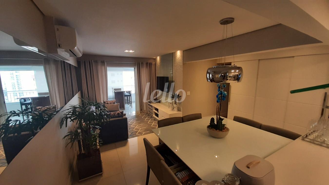 SALA de Apartamento à venda, Padrão com 97 m², 2 quartos e 2 vagas em Vila Bertioga - São Paulo