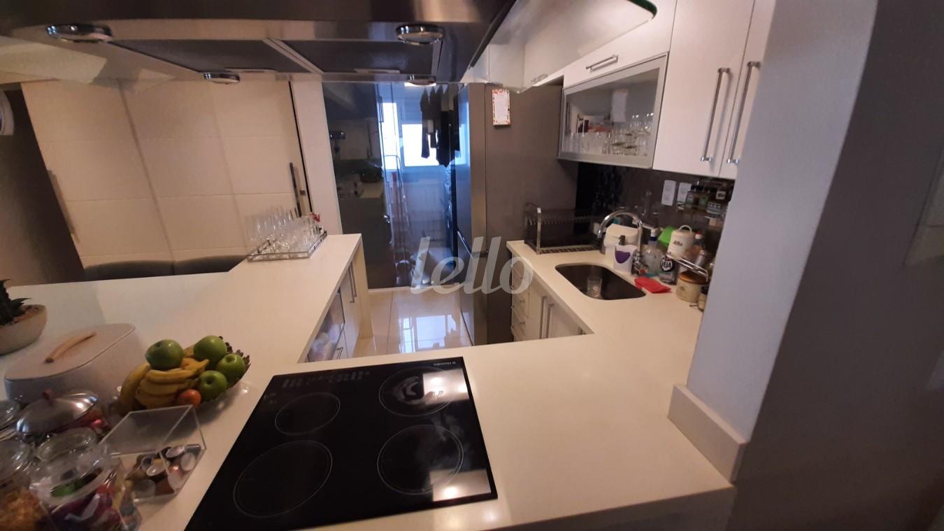 COZINHA de Apartamento à venda, Padrão com 97 m², 2 quartos e 2 vagas em Vila Bertioga - São Paulo