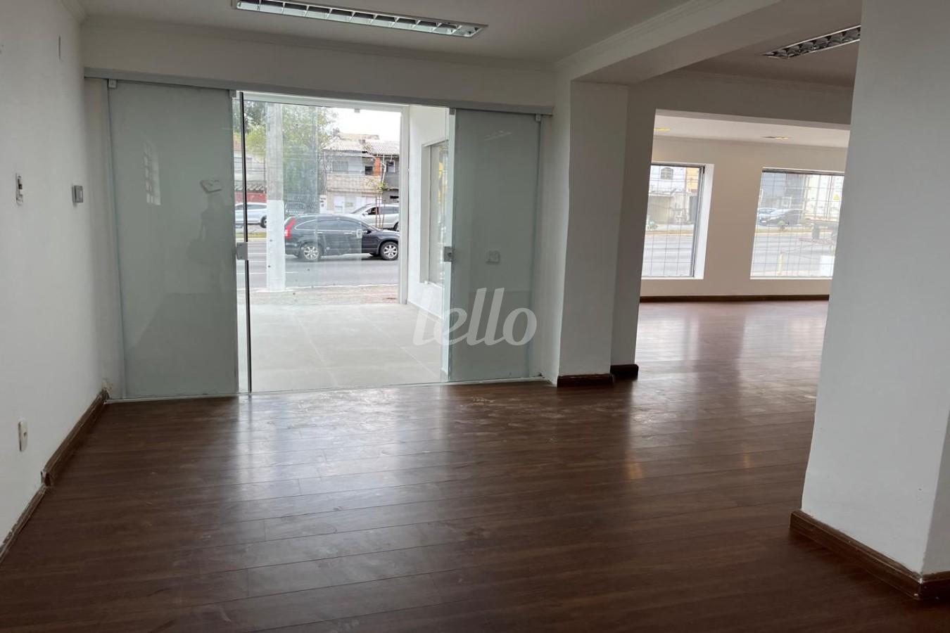 SALA de Casa para alugar, sobrado com 319 m², e 6 vagas em Jardim Piratininga - Osasco