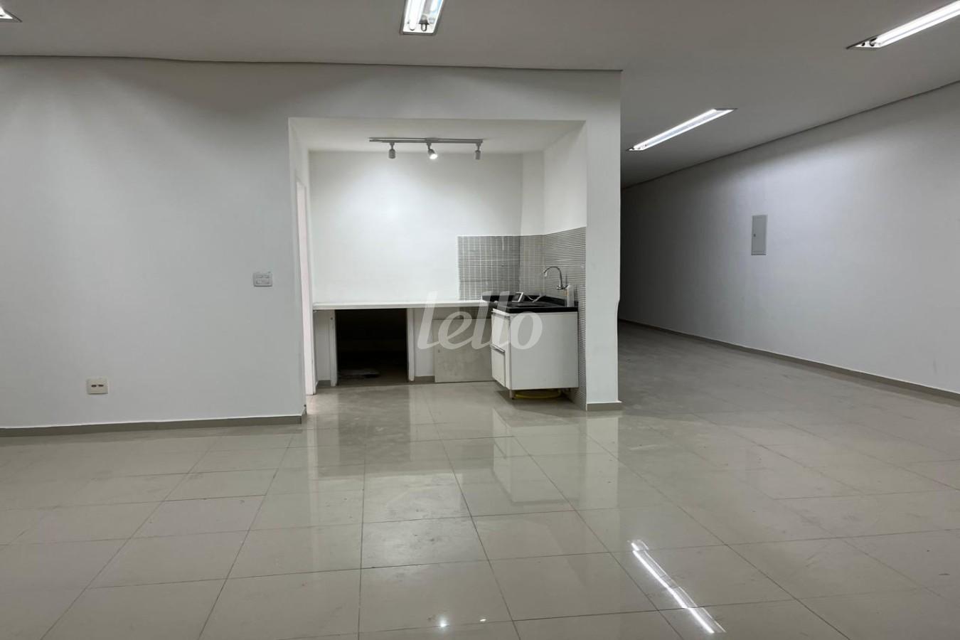 SALA de Casa para alugar, sobrado com 319 m², e 6 vagas em Jardim Piratininga - Osasco