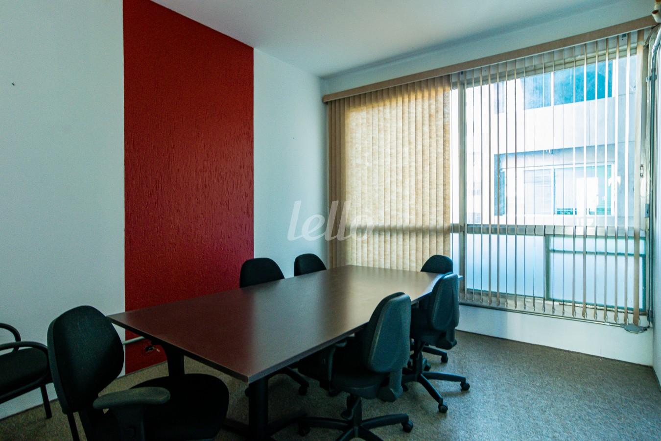 SALA de Sala / Conjunto para alugar, Padrão com 120 m², e em Bela Vista - São Paulo