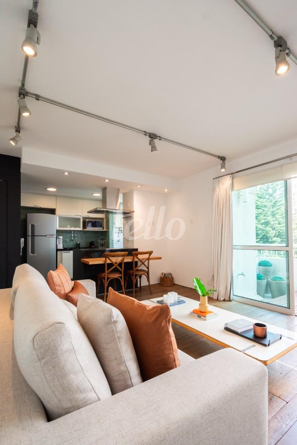 BLUE0524 (25) de Apartamento à venda, Padrão com 74 m², 1 quarto e 2 vagas em Vila Nova Conceição - São Paulo