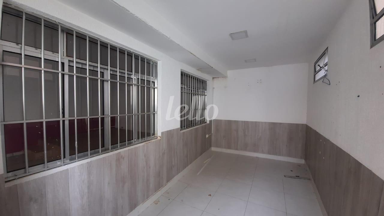 SALA 13 de Casa à venda, térrea com 350 m², e 2 vagas em Chora Menino - São Paulo