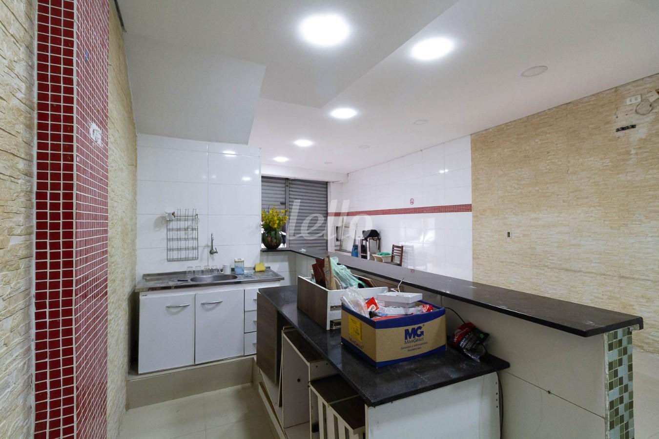 SALAO de Salão para alugar, Padrão com 210 m², e em Aclimação - São Paulo