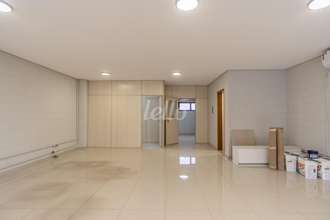 02SALAO_005 de Sala / Conjunto para alugar, Padrão com 140 m², e em Vila Invernada - São Paulo