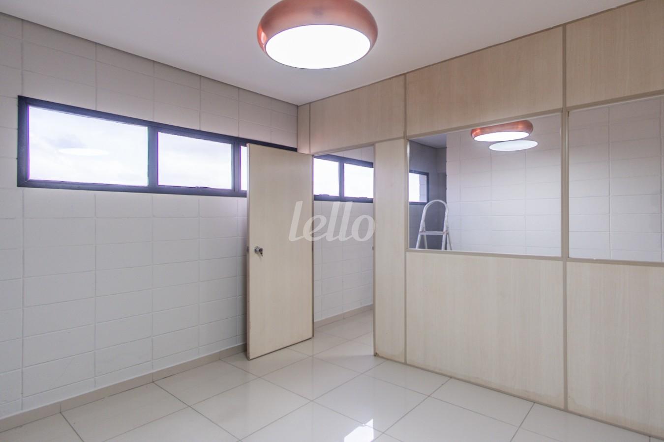 03BANHEIRO-E-ESCRITORIO_002 de Sala / Conjunto para alugar, Padrão com 140 m², e em Vila Invernada - São Paulo