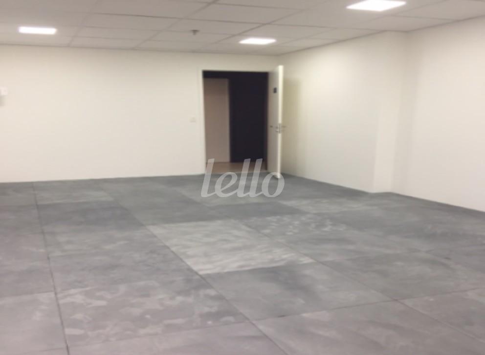 SALA de Sala / Conjunto para alugar, Padrão com 32 m², e 1 vaga em Várzea da Barra Funda - São Paulo