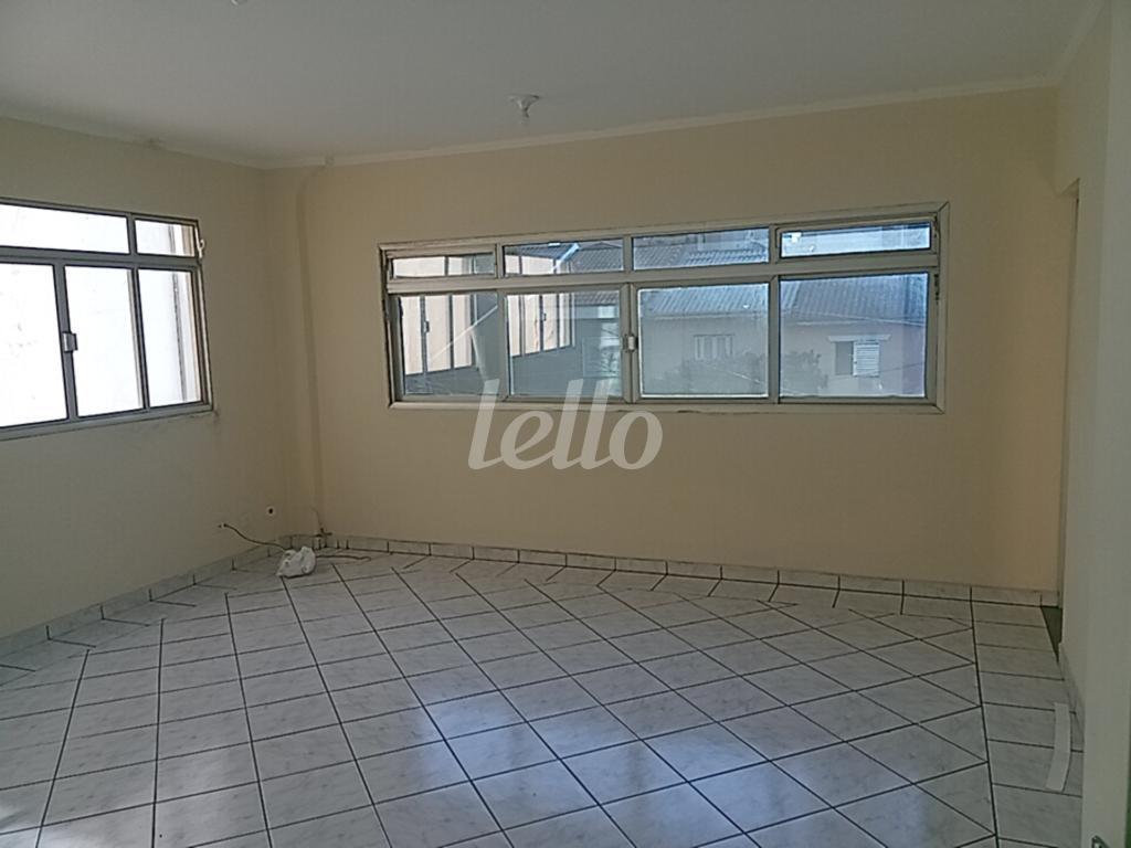 SALA de Galpão/Armazém à venda, Padrão com 730 m², e 4 vagas em Vila Bertioga - São Paulo