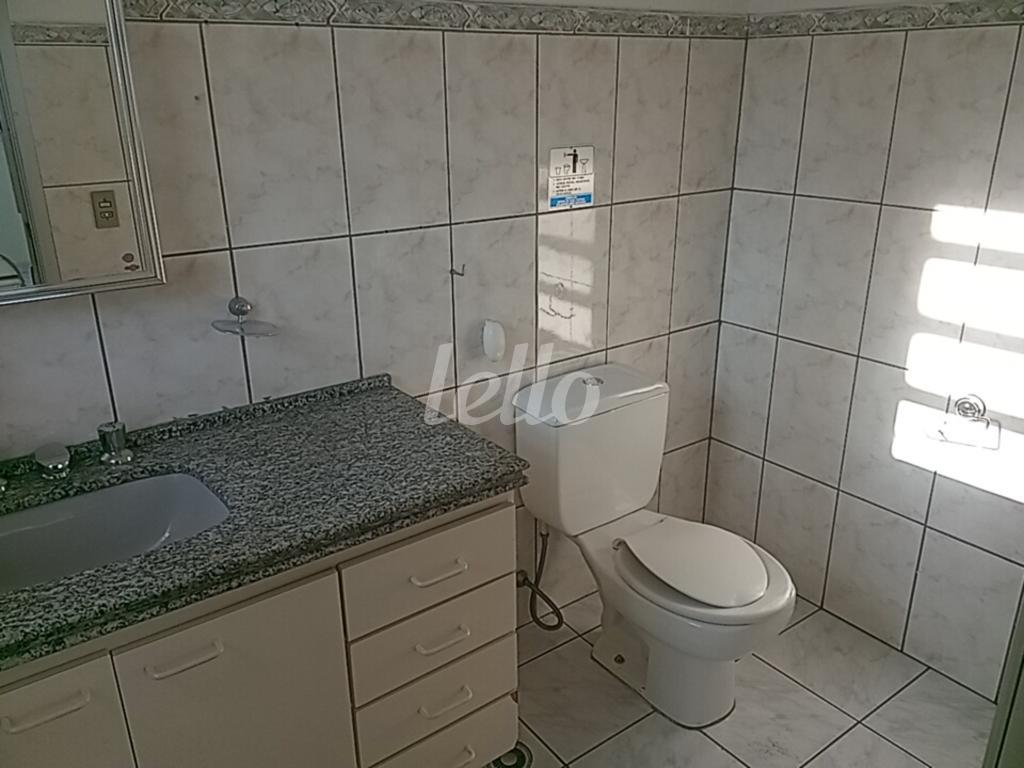 BANHEIRO de Galpão/Armazém à venda, Padrão com 730 m², e 4 vagas em Vila Bertioga - São Paulo