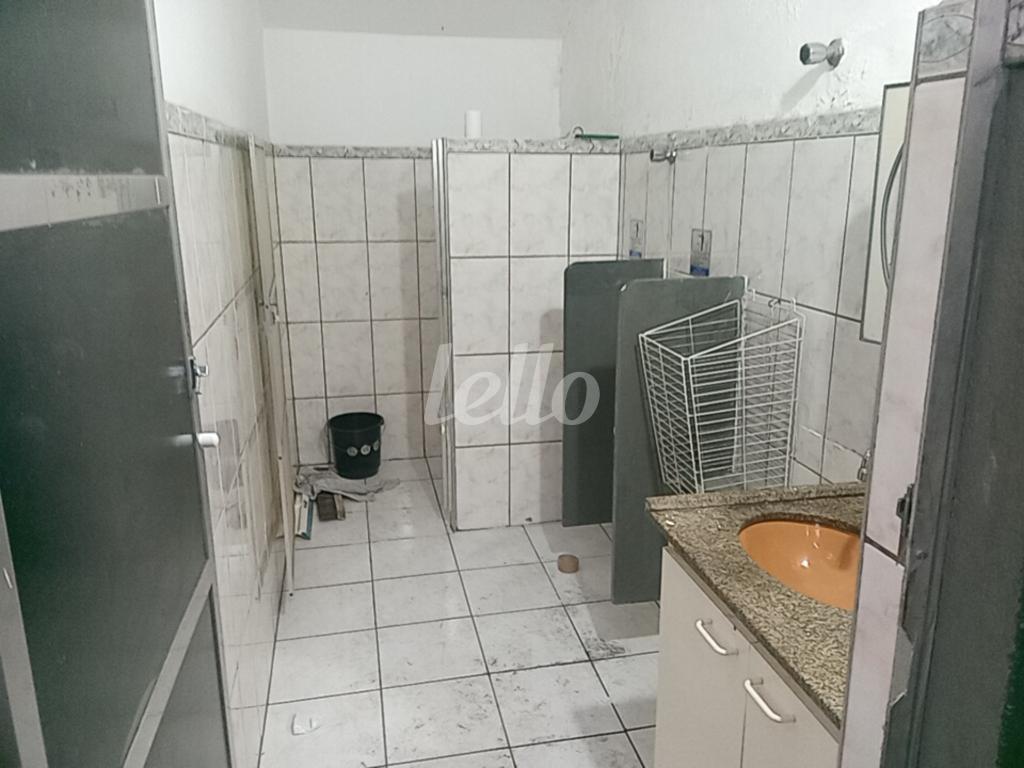 BANHEIRO de Galpão/Armazém à venda, Padrão com 730 m², e 4 vagas em Vila Bertioga - São Paulo