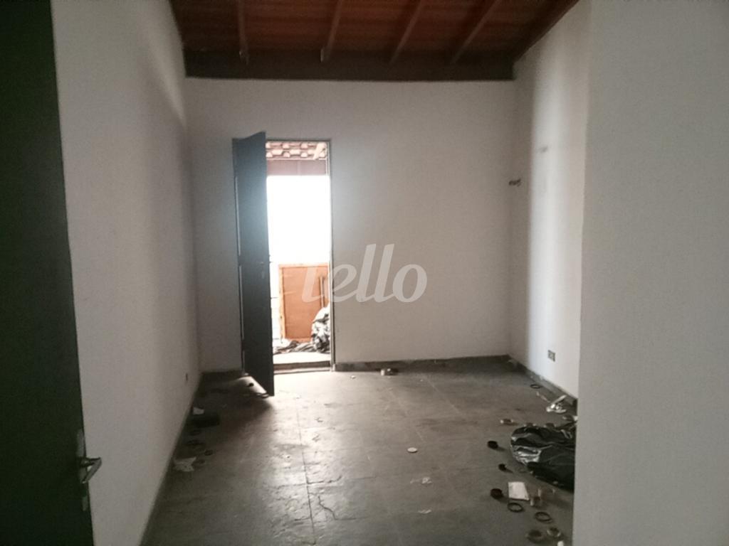 SALA de Galpão/Armazém à venda, Padrão com 730 m², e 4 vagas em Vila Bertioga - São Paulo