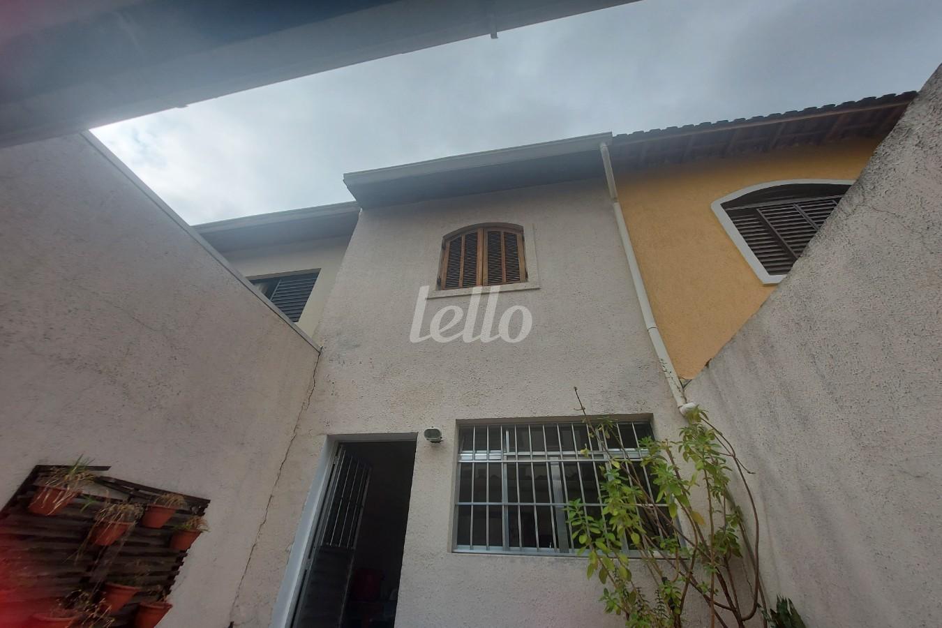 FACHADA FUNDOS de Casa à venda, sobrado com 87 m², 2 quartos e 1 vaga em Vila Romero - São Paulo